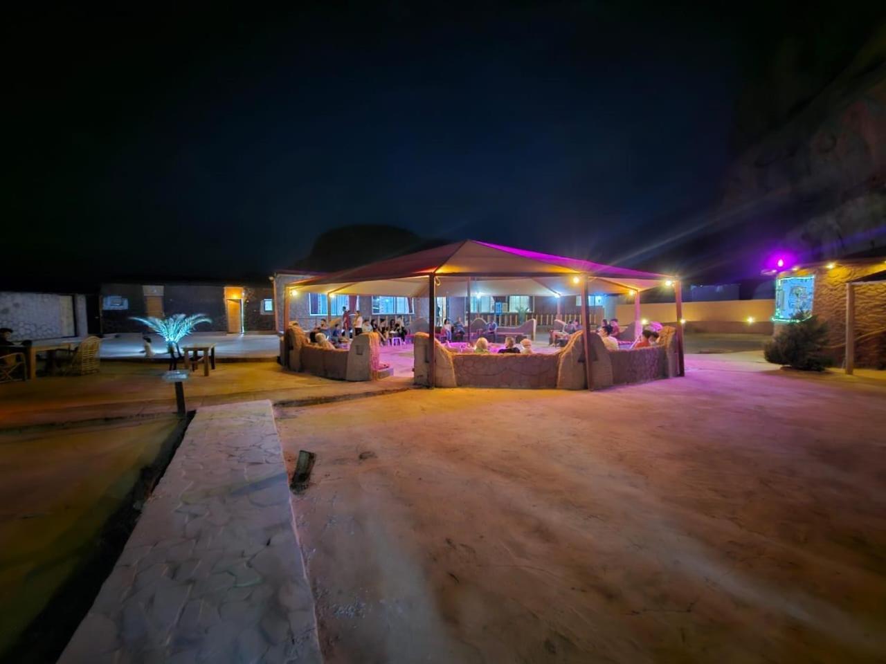 Hotel Orbit Camp Wadi Rum Esterno foto