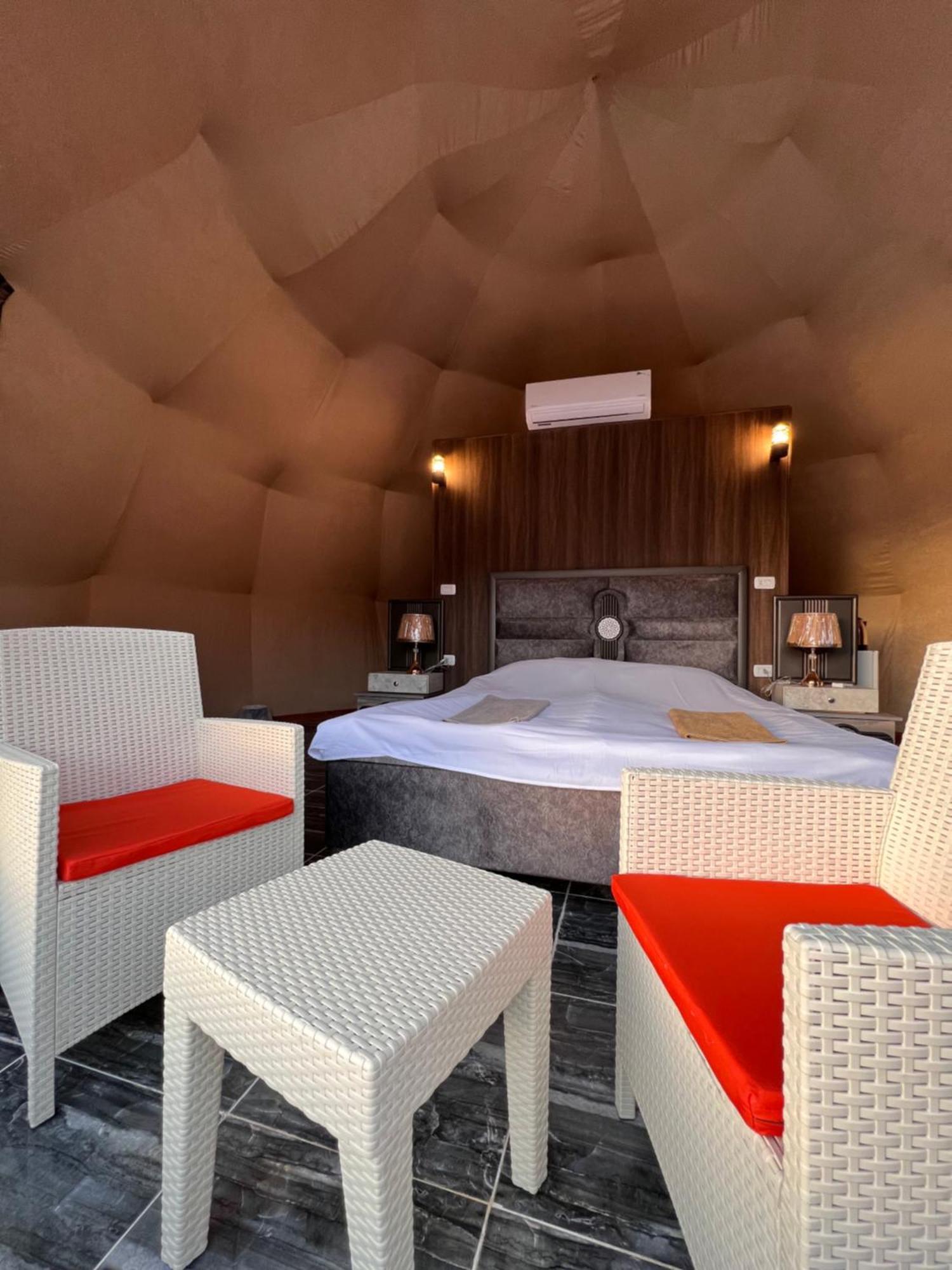 Hotel Orbit Camp Wadi Rum Esterno foto
